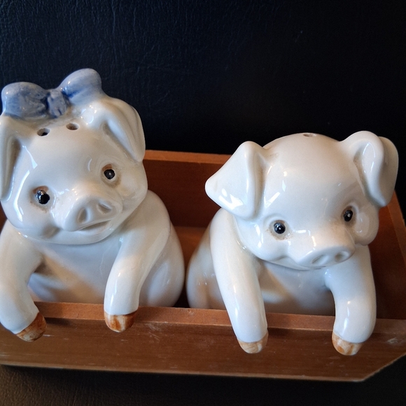 Vintage Fitz & Floyd Pigs In A Poke Salt And Pepper Shakers - Picture 6 of 6